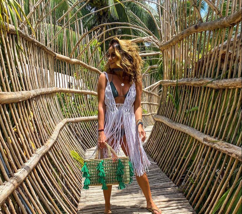 Carolina Bichucher aterrissa em Tulum em grande estilo