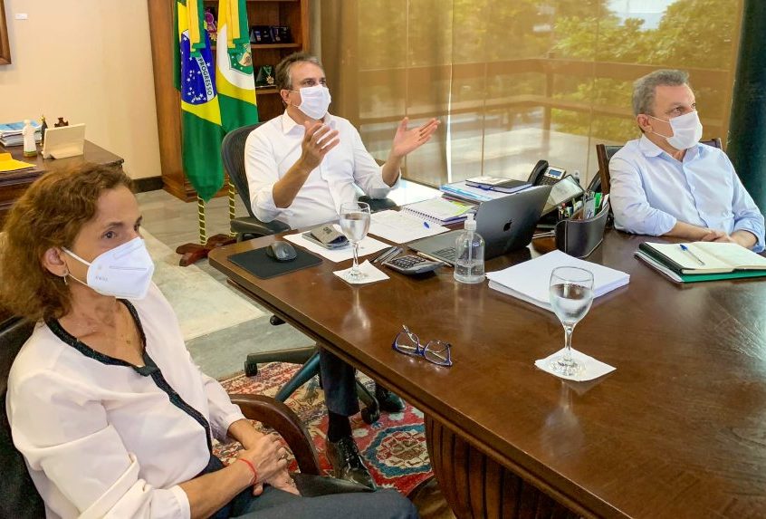 Governo do Ceará receberá mais 240.200 doses de vacina da Fiocruz nesta terça Governo do Ceará receberá mais 240.200 doses de vacina da Fiocruz nesta terça