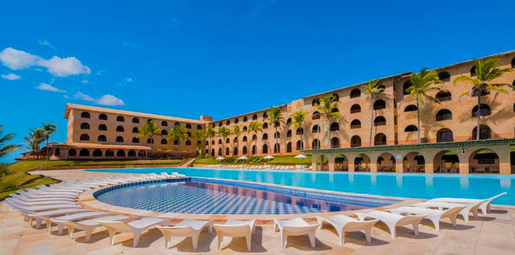 Hotel Coliseum, na Praia das Fontes, hospeda os participantes do No Limite