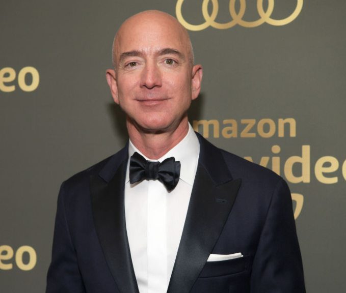 Jeff Bezos recupera o posto de homem mais rico do mundo no ranking da Forbes