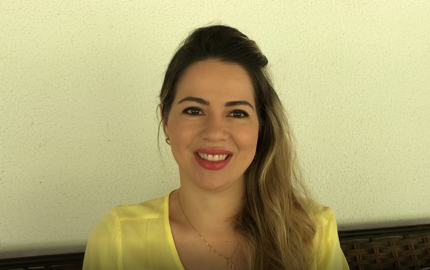 Onélia Santana fala de sua gravidez em mensagem especial para o Dia das Mães
