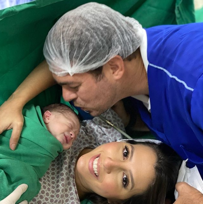 Tayra Romcy e Léo Aguiar celebram a chegada de Heitor