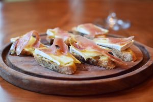 Tostada De Brie Com Parma