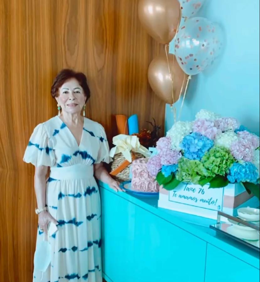 Tane Albuquerque celebra suas 76 primaveras nesta terça-feira (4)