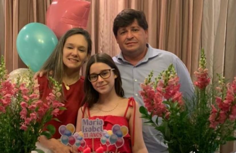 Érika Markan e George Lima armam sessão parabéns em casa para Maria Isabel