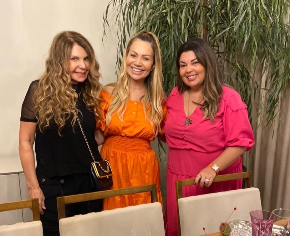 Elba Ramalho e Fabiana Carla aterrissaram em Fortaleza para o arraiá de Solange Almeida