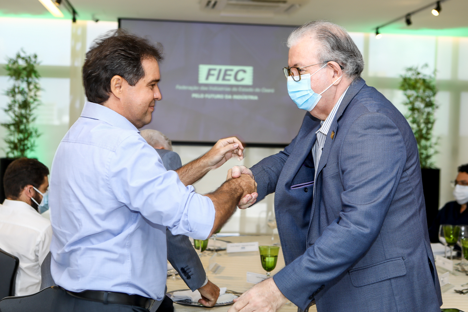 Ricardo Cavalcante recebe o presidente da AL, Evandro Leitão, e comitiva de parlamentares na FIEC