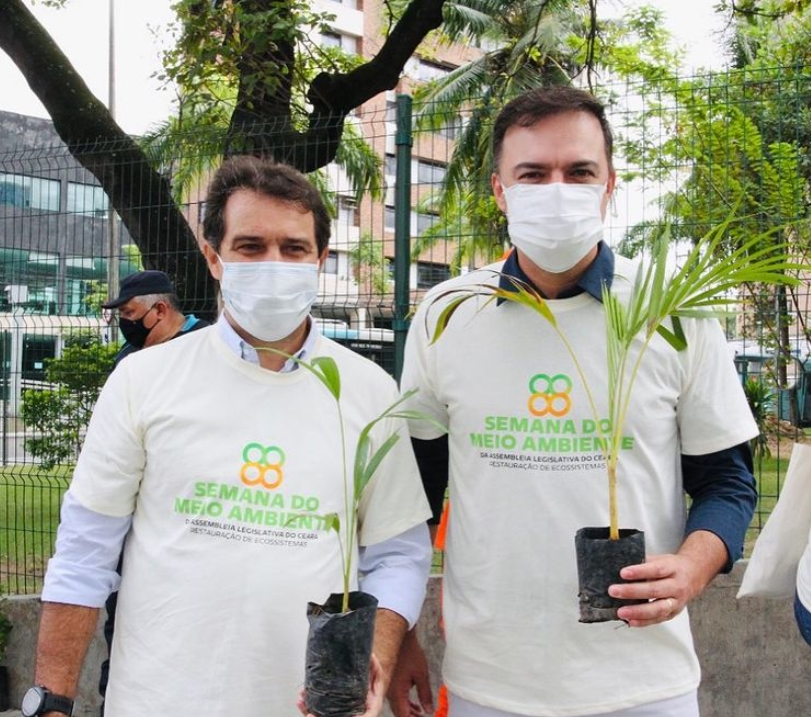 Fernando Santana distribui mudas de plantas em ação da Semana do Meio Ambiente