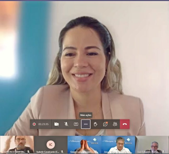 Onélia Santana apresenta o programa Mais Infância Ceará em simpósio nacional Onélia Santana apresenta o programa Mais Infância Ceará em simpósio nacional