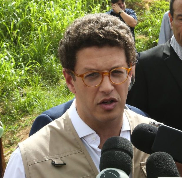 Ricardo Salles pede demissão do cargo sob suspeita da prática de corrupção Ricardo Salles pede demissão do cargo sob suspeita da prática de corrupção