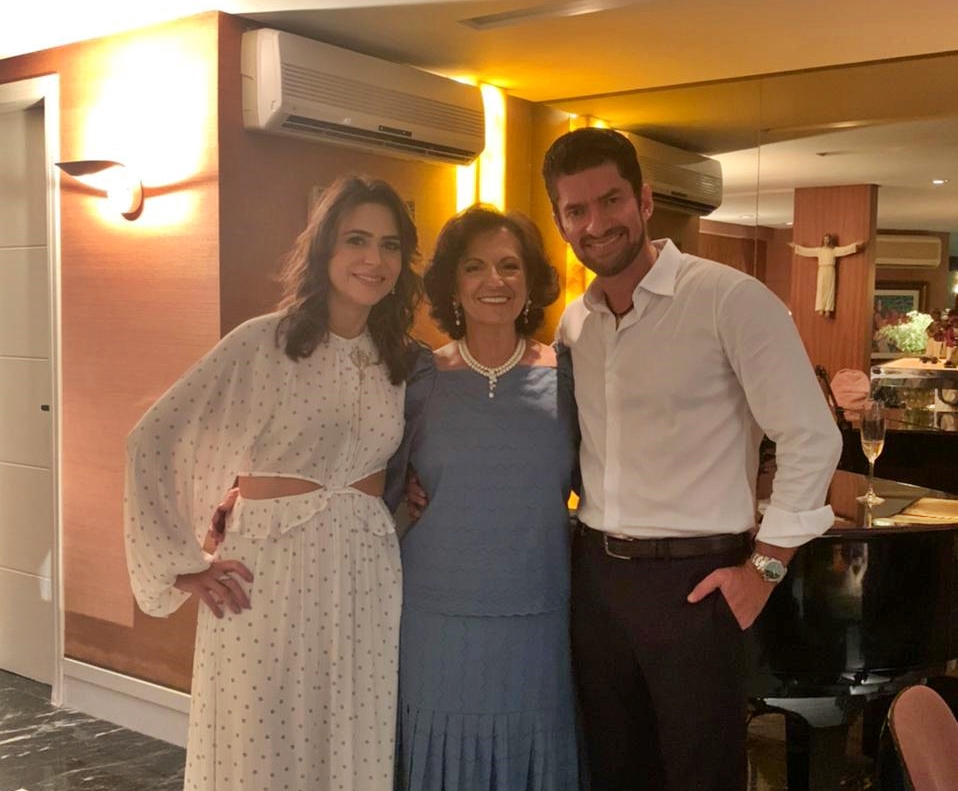 Camila e Paulo Benevides renovam os votos de casamento em cerimônia intimista