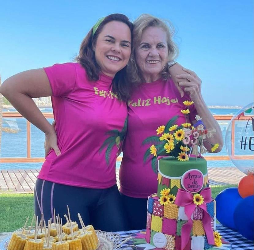 Denise Lucena Cavalcante celebra a nova idade em clima junino
