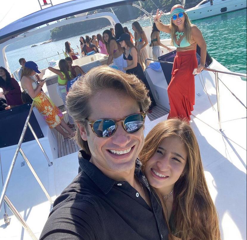 Vidda Rodrigues ganha sessão parabéns em Angra dos Reis Vidda Rodrigues ganha sessão parabéns em Angra dos Reis