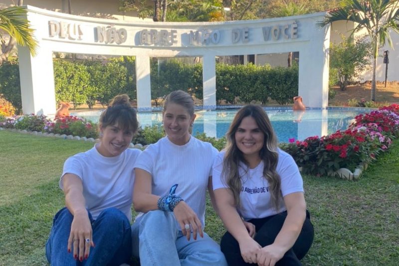 Rebeca Leal e Thyane Dantas renovam a fé em retiro espiritual