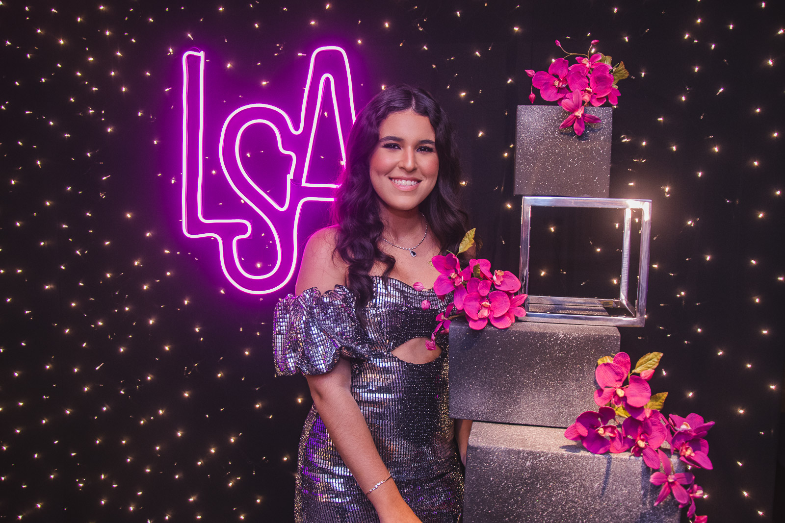 Lara Sousa Albuquerque transborda alegria e alto astral em sua festa de 15 anos
