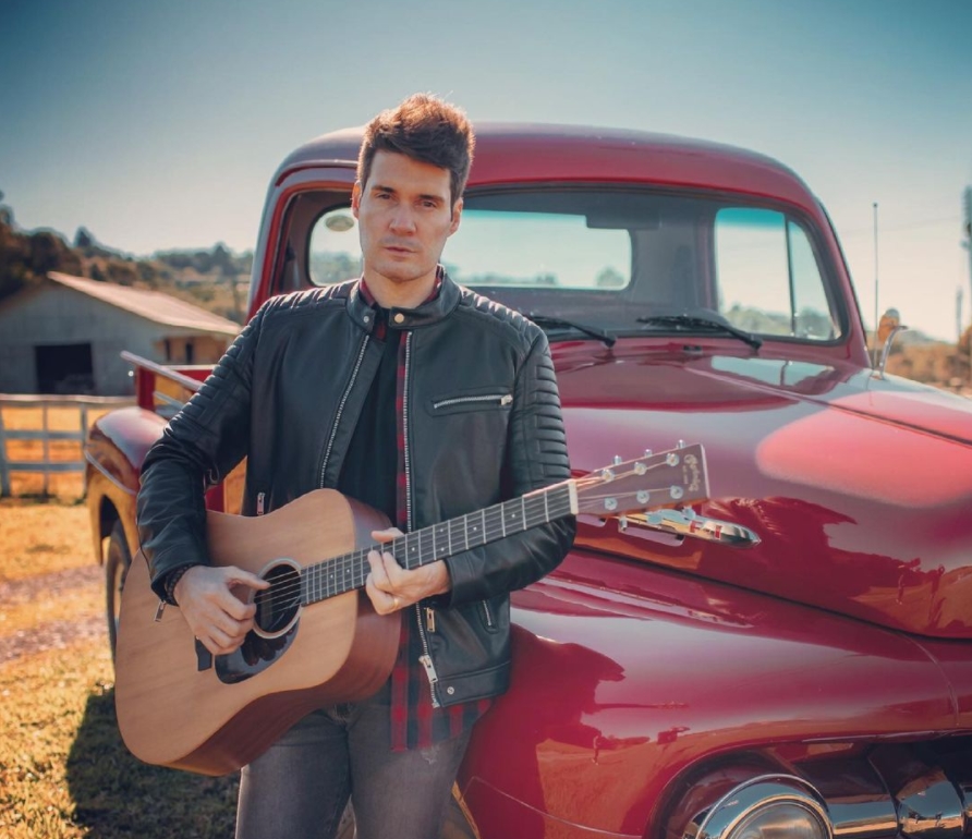 Paulo Sérgio Porto retrata sua carreira e vida pessoal em canções do projeto PS e a Banda do Porto