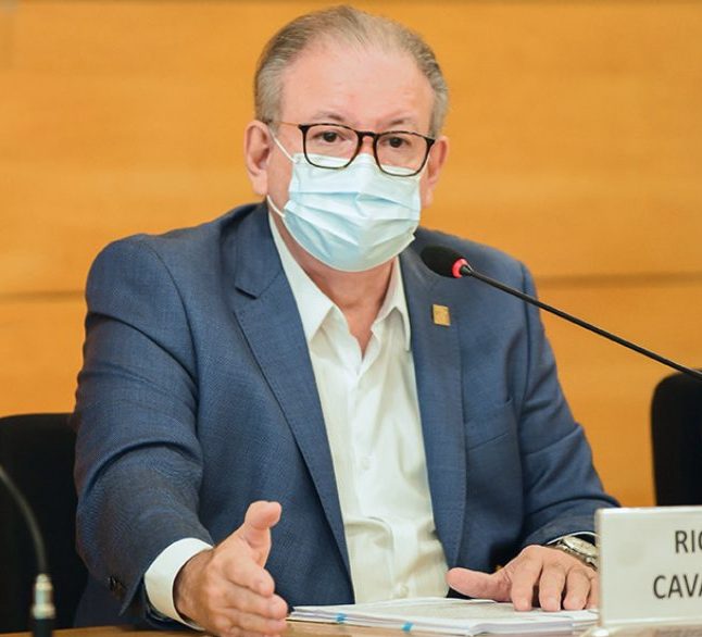 Ricardo Cavalcante recebe o Prêmio Boas Práticas de Gestão durante a pandemia