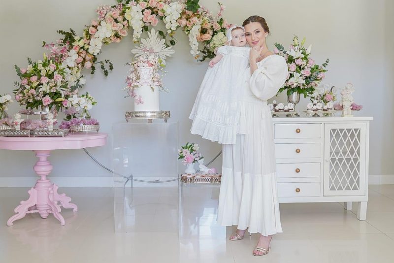 Primeiro sacramento - Laime e Lucas Câmara celebram o batismo da pequena Alice