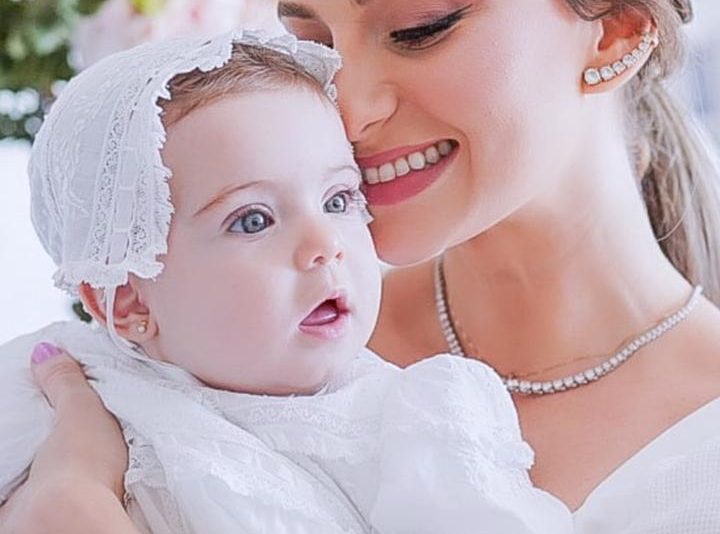 Primeiro sacramento - Laime e Lucas Câmara celebram o batismo da pequena Alice