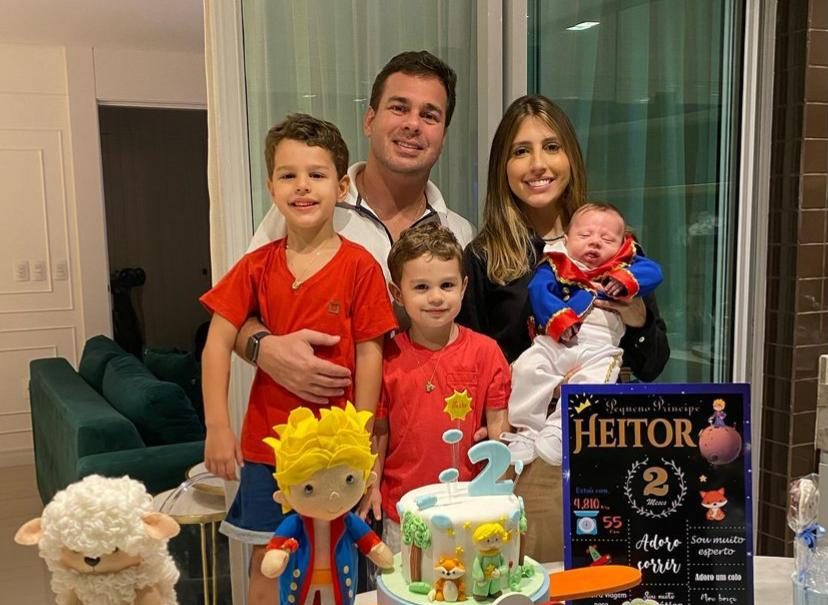 Tayra Romcy e Léo Aguiar festejam os dois meses do pequeno Heitor