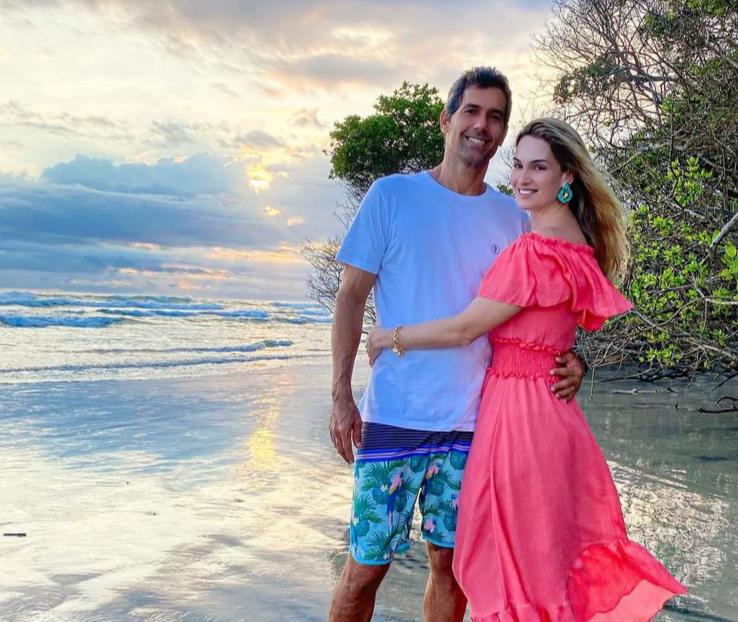 Germana e Victor Melo celebram seus 19 anos de casados