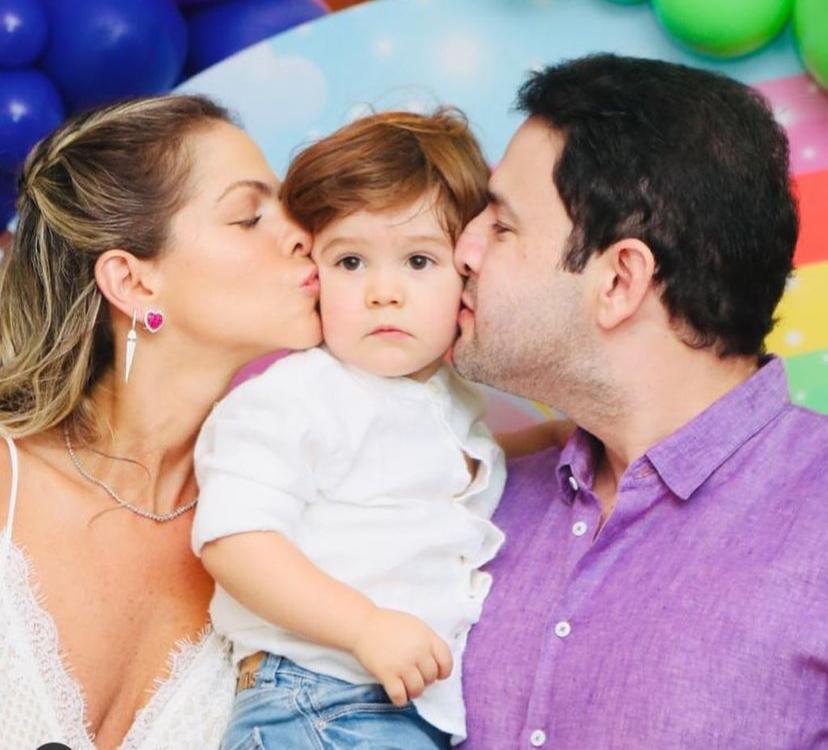 Cecília Dafonte e Léo Couto celebram os dois anos do pequeno Artur