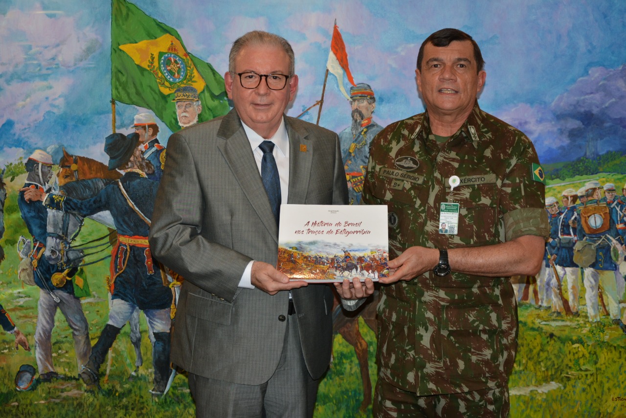 Ricardo Cavalcante é recebido pelo General Paulo Sérgio Nogueira em visita à Brasília
