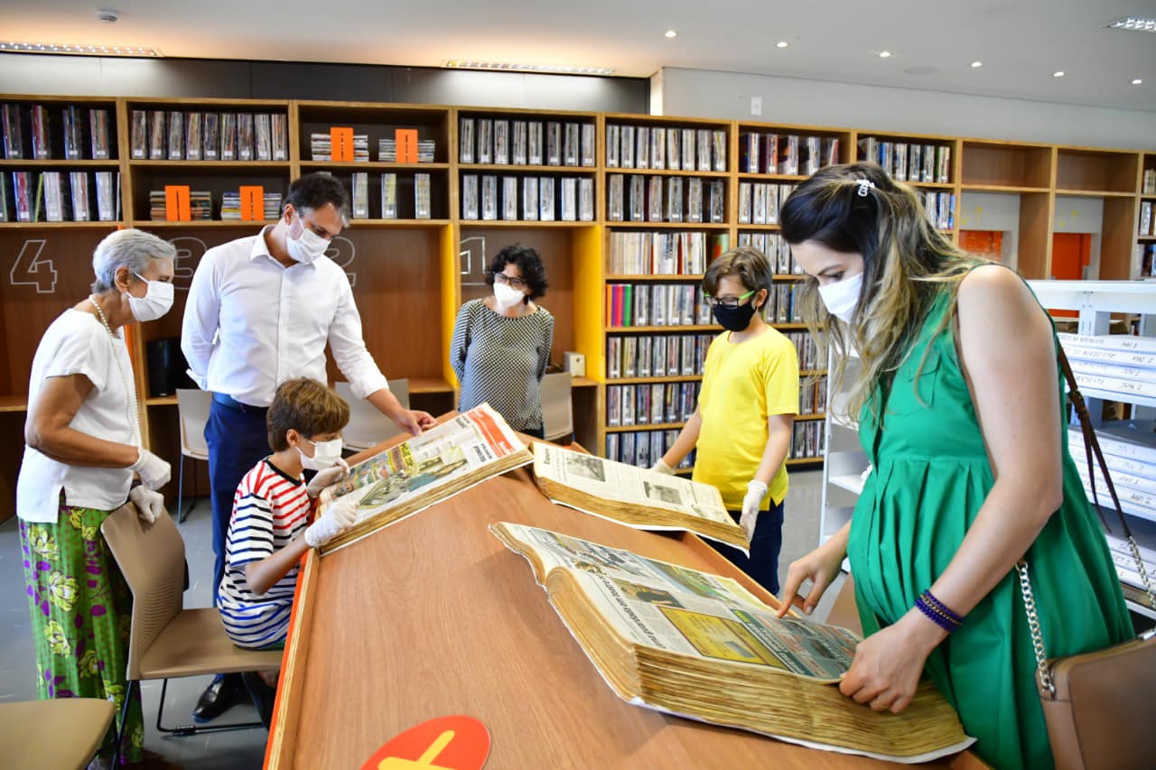 Filho de Onélia e Camilo Santana, Pedro celebra seus 11 anos com visita a Biblioteca Estadual do Ceará