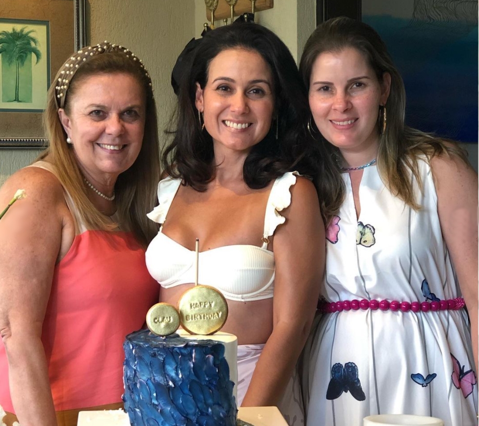 Claudiana Loureiro antecipa as comemorações de seu aniversário com sessão parabéns em família