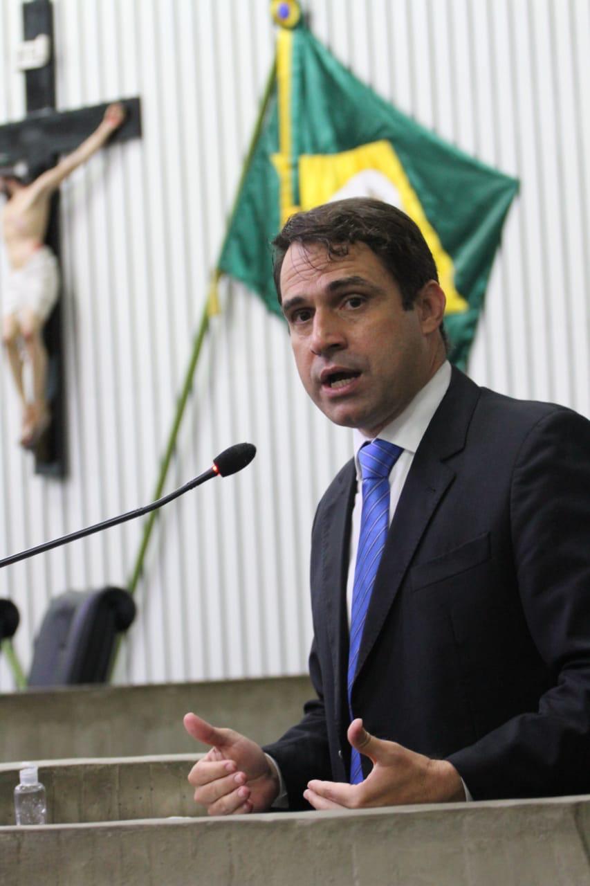Com foco em melhorias na saúde dos cearenses, Assembleia Legislativa aprova projetos do deputado Salmito Filho