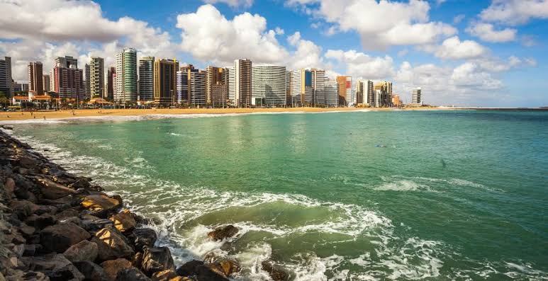 Retorno do turismo leva brasileiros a explorarem as paisagens do Nordeste. Fortaleza está entre elas