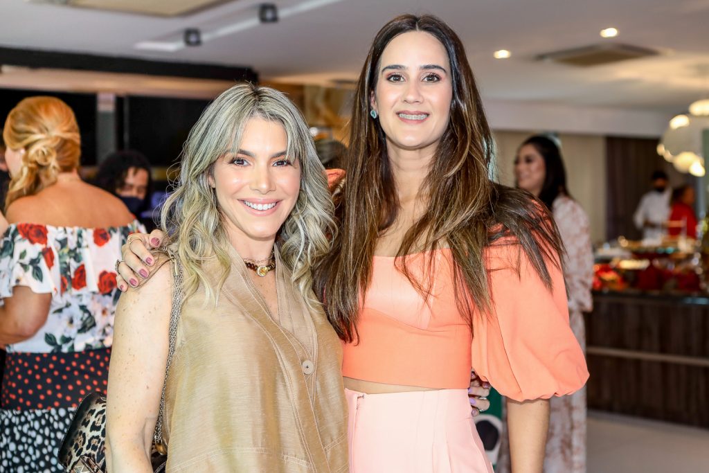 Monique Rolim E Marina Ary