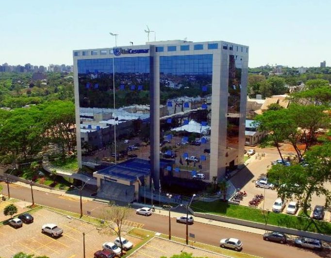 Vitru compra a UniCesumar pelo valor de R$ 3,2 bilhões e movimenta o mercado Vitru compra a UniCesumar pelo valor de R$ 3,2 bilhões e movimenta o mercado