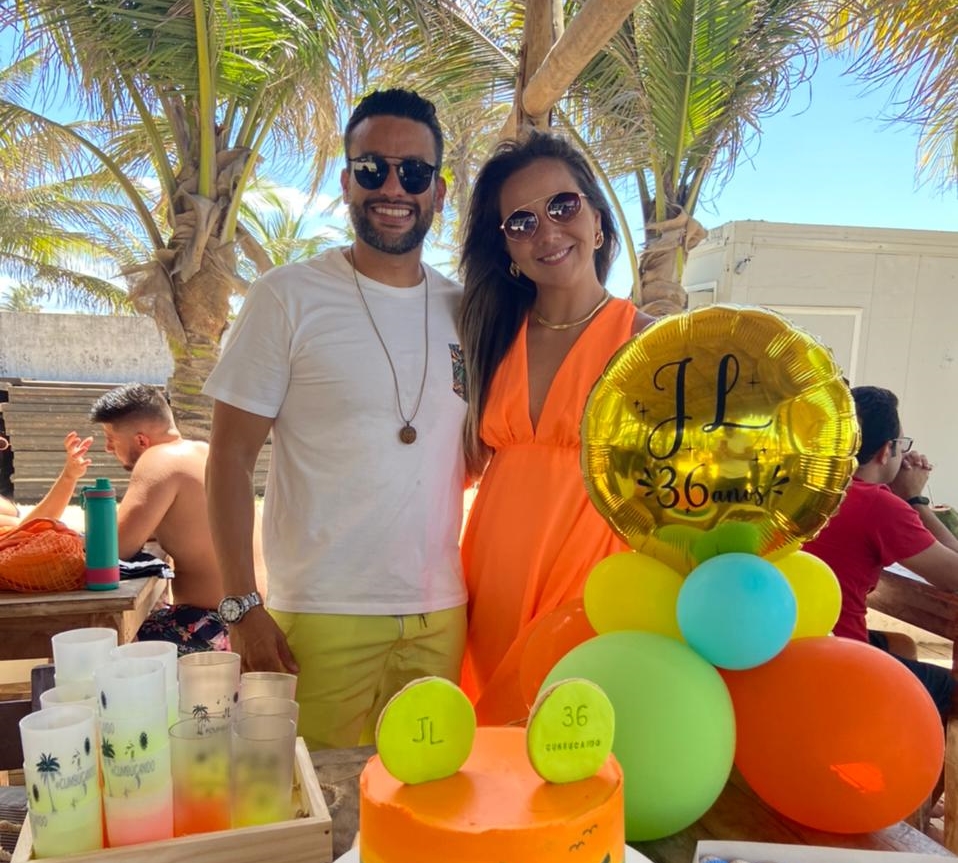 Em clima de alto astral, João Luiz Ferreira brinda a nova idade no Cumbuco