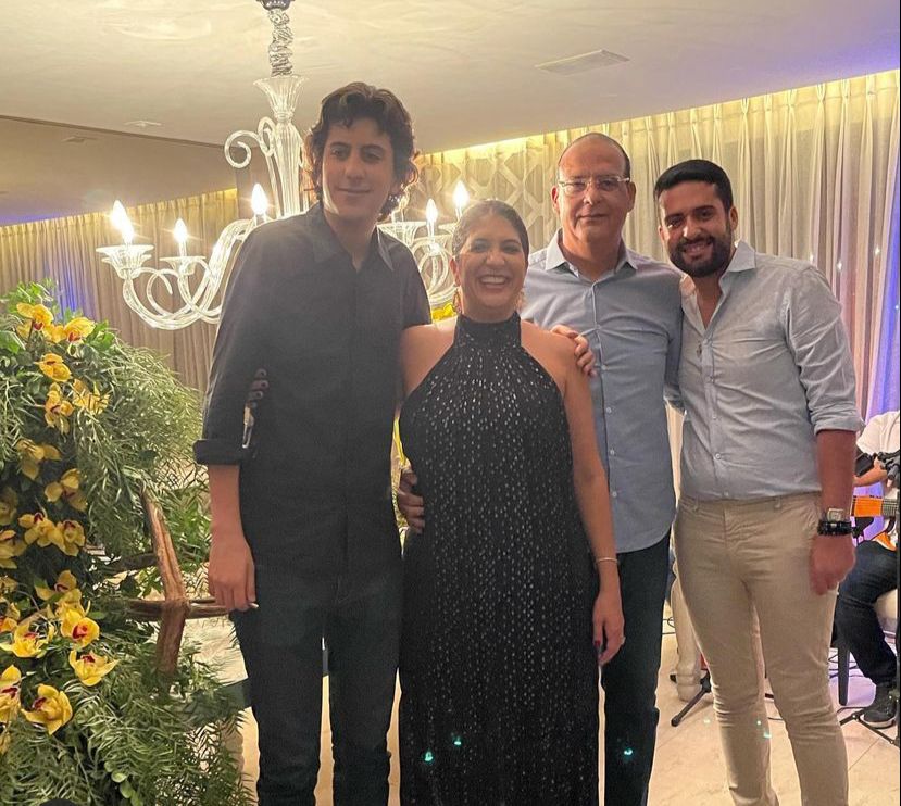 Elisa Oliveira recebe convidados especiais para celebrar a nova idade