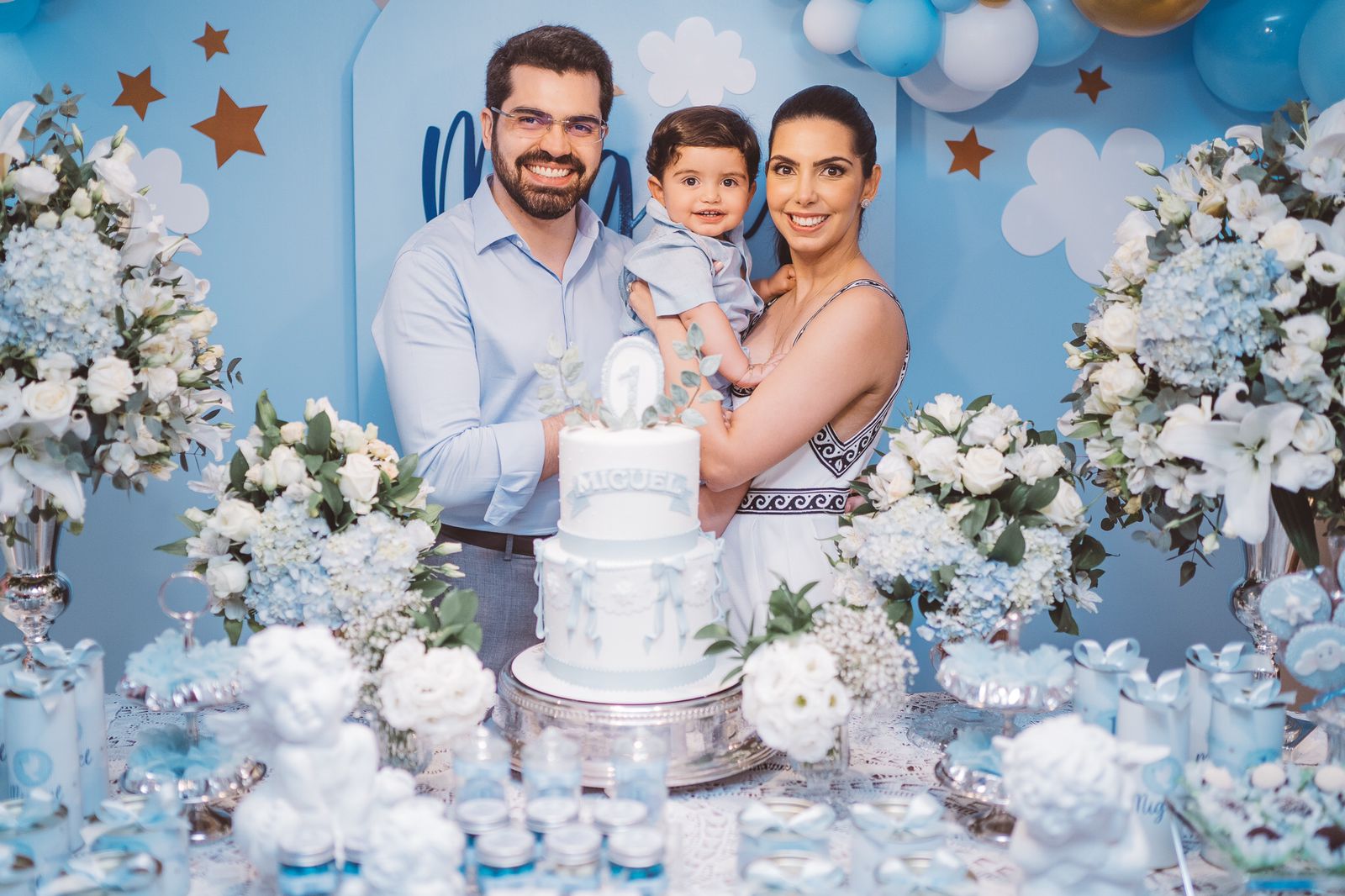 Carla Laprovitera e Pedro Garcia celebram o primeiro aniversário e batismo de Miguel