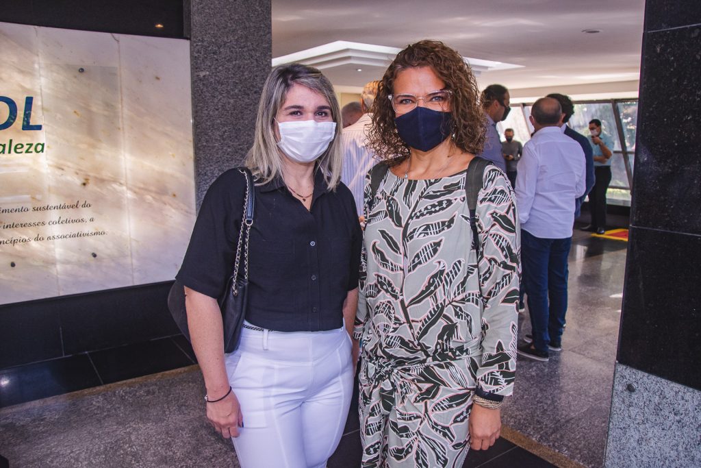 Xenia Pinheiro E Carine Burramara