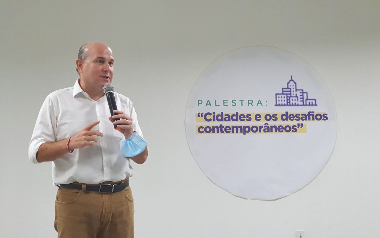 Roberto Cláudio recebe título de Cidadão de Senador Pompeu