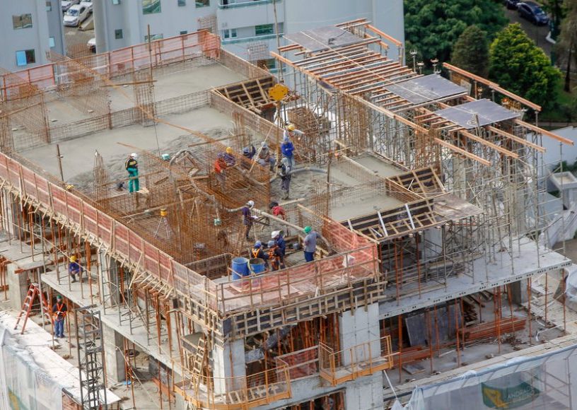 Indústria da construção está empregando mais no país