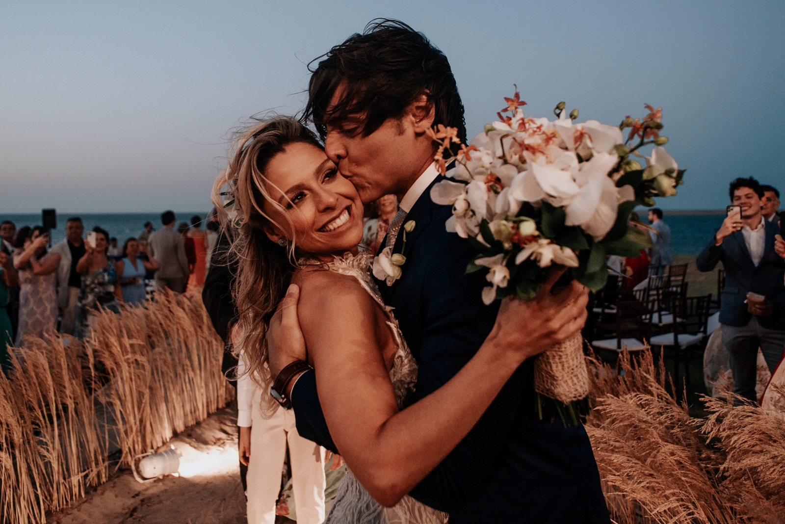 Emoção marca a cerimônia de casamento de Natália Recamonde e Fernando Diógenes Emoção marca a cerimônia de casamento de Natália Recamonde e Fernando Diógenes