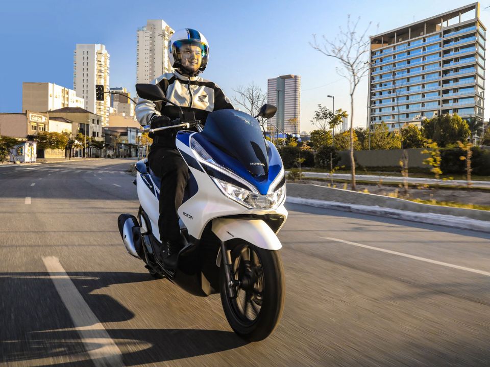 Nova PCX ganha linha 2022 com mais cores