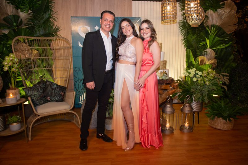 Debut - Herdeira de Maria Clara e Leonardo Dall’Olio, Sophia Dall’Olio celebra seus 15 anos na Praia da Taíba
