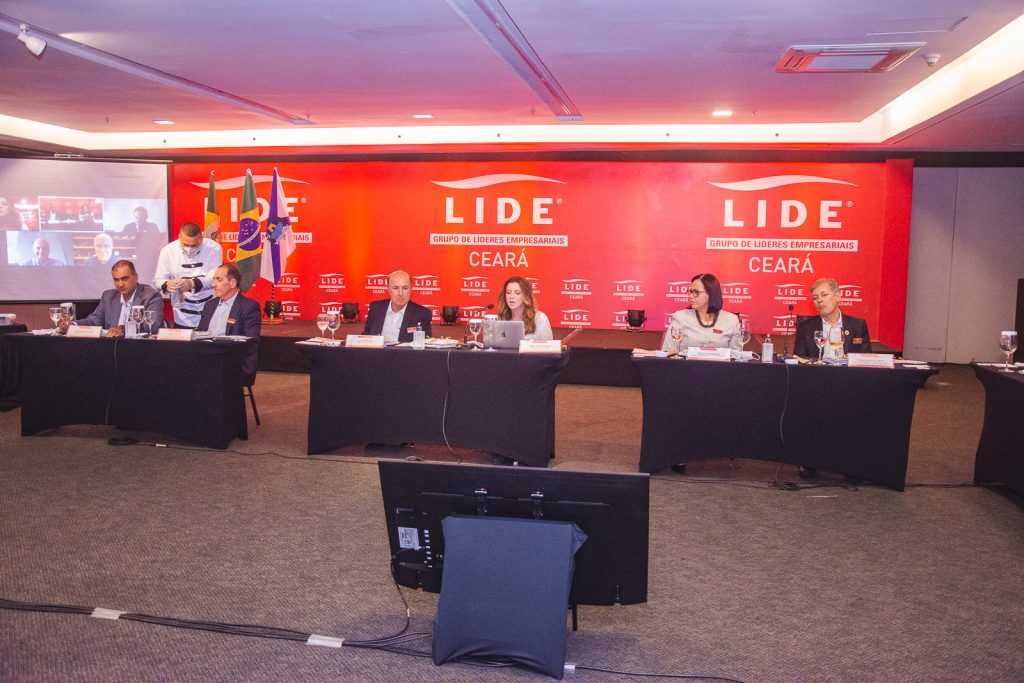 
				Lide 
				