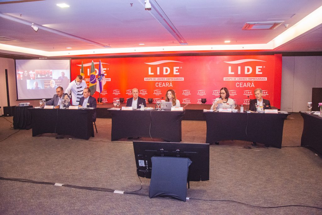 
				Lide 
				
