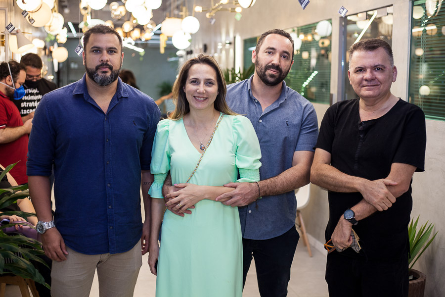 Omar de Albuquerque pilota sessão de fotos do time de profissionais da Mostra 100% DESIGN 2021