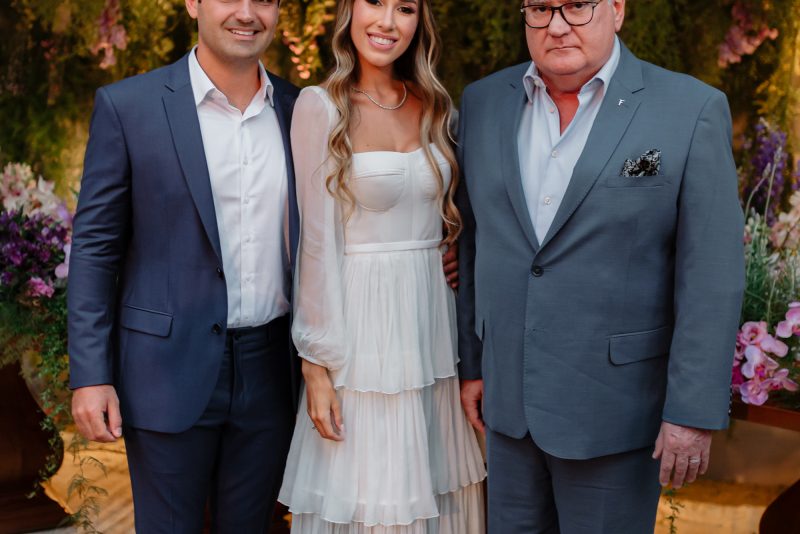 Rumo ao altar - Ana Vitória Machado e Francisco Feitosa reúnem a família e os amigos para oficializar o noivado