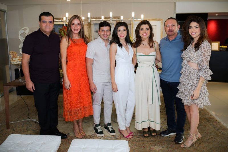 Celebrando o amor - Camille Bezerra e Edmar Feitosa Neto recebem seus padrinhos de casamento para sunset especial