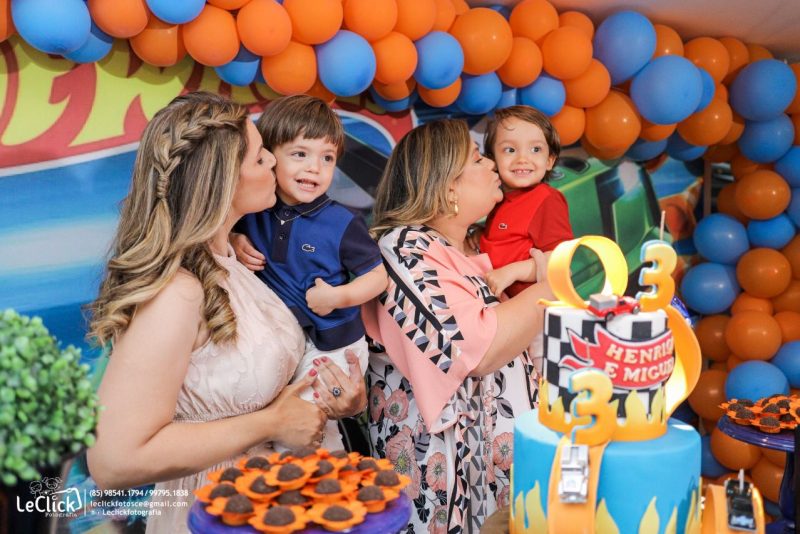 RÁ-TIM-BUM - Camila Câmara e Luciana Senna festejam o terceiro aniversário dos gêmeos Henrique e Miguel