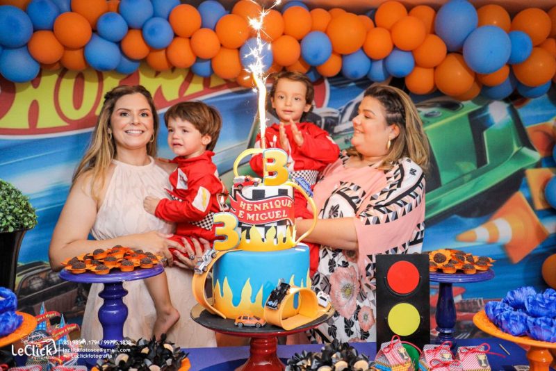 RÁ-TIM-BUM - Camila Câmara e Luciana Senna festejam o terceiro aniversário dos gêmeos Henrique e Miguel