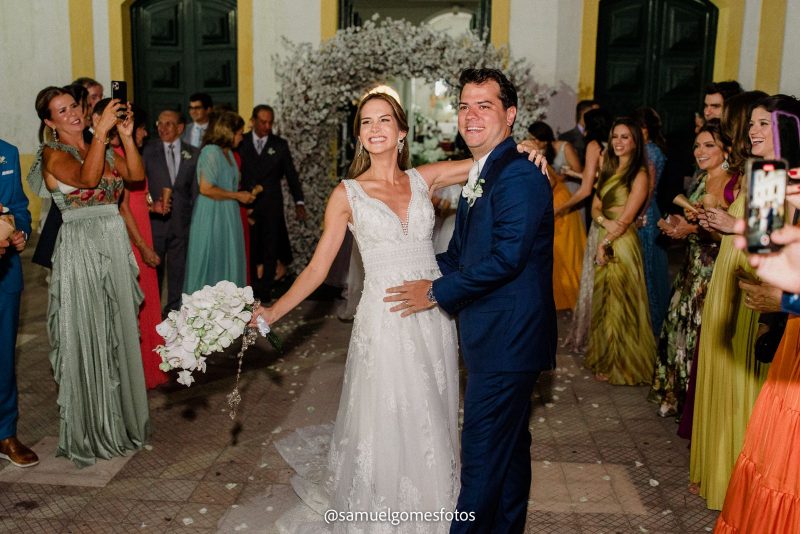 Chuva de Arroz - Alegria e emoção dão a tônica do casório de Marina Brasil e Ronaldo Aguiar